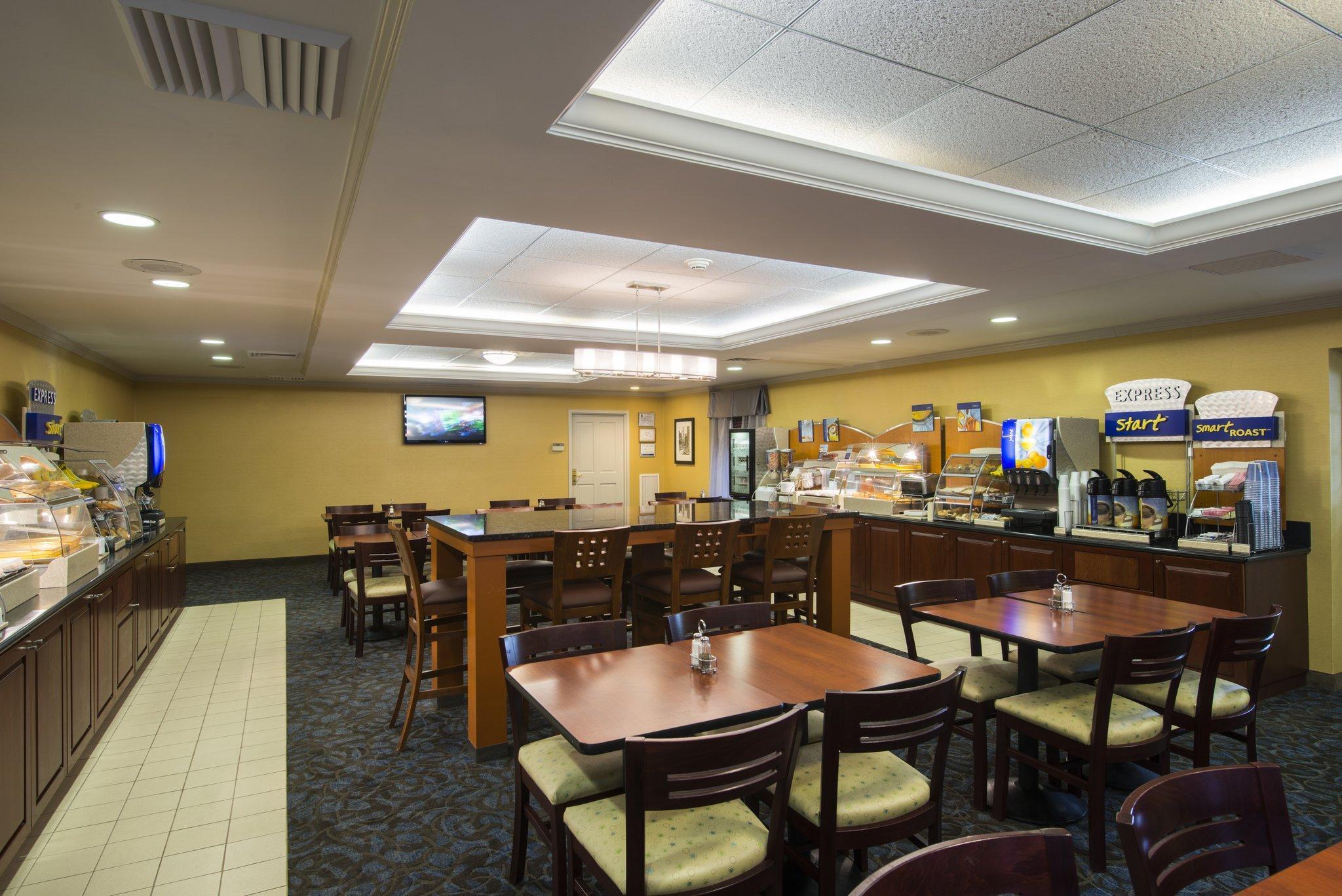 Holiday Inn Express Hotel & Suites Philadelphia - King Of Prussia By Ihg Bagian luar foto