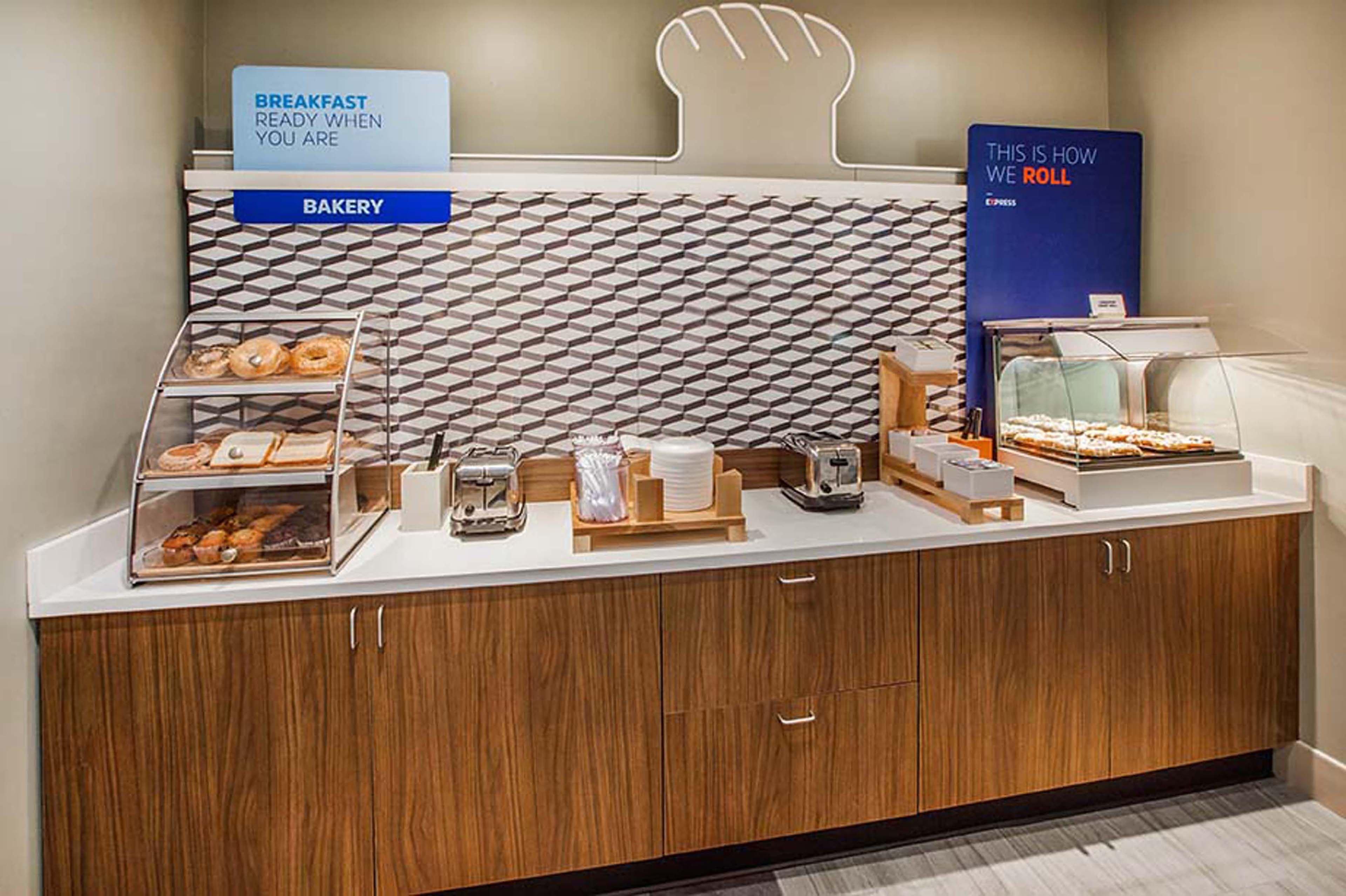 Holiday Inn Express Hotel & Suites Philadelphia - King Of Prussia By Ihg Bagian luar foto
